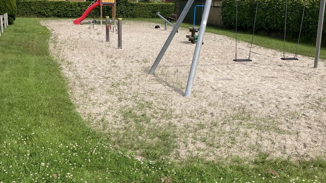 öffentlicher Spielplatz am Ende der Eschenstraße öffentlicher Spielplatz am Ende der Eschenstraße